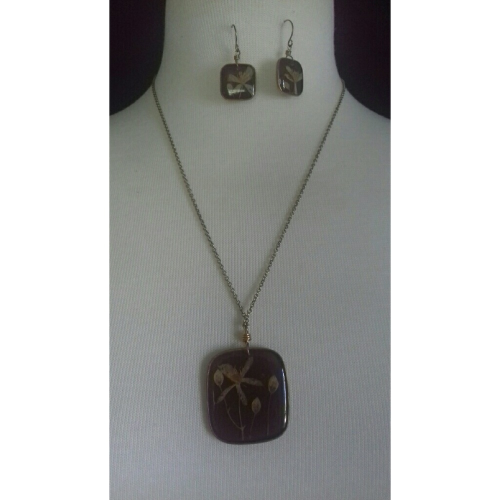 Chico's necklace and earring set.
